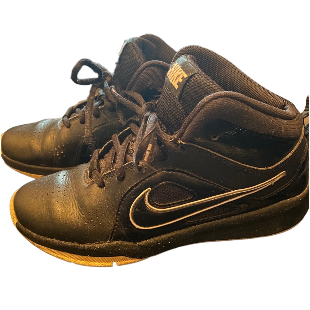 Mid Nike running shoes kids